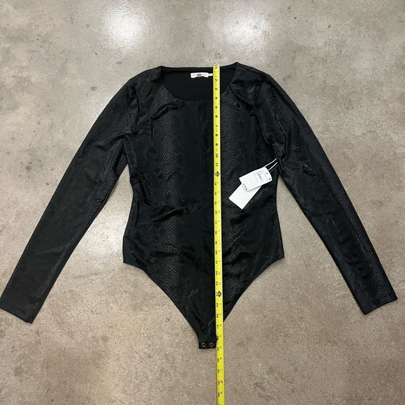 NWT Good American Long Sleeve Faux Leather Snakeskin Print Bodysuite Size 3 - Picture 8 of 10